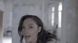 Yet another reason, why you should stroke to Gal Gadot