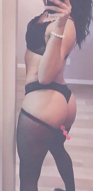 Can’t sleep, cum halp me? Kik: HotGurl2Use