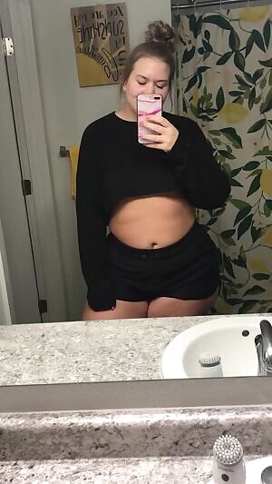 Crop tops are easy access🤷🏼‍♀️