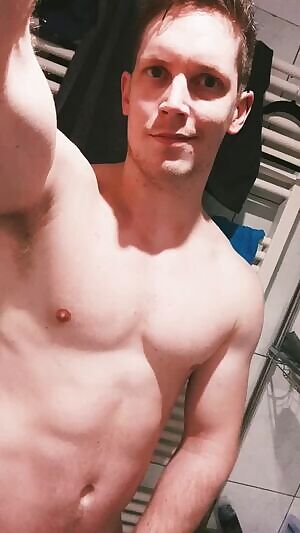 Making showers more interesting! Incl. surprise towel drop at the end 😄