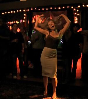 Kristen Bell tight skirt plot from Veronica Mars