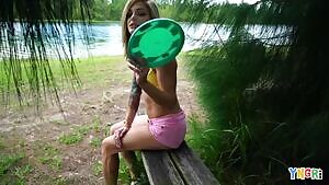 Fit hottie loses her frisbee...