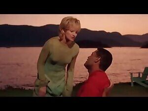 Ellen Barkin possible plot hole. Bad Company 1995.