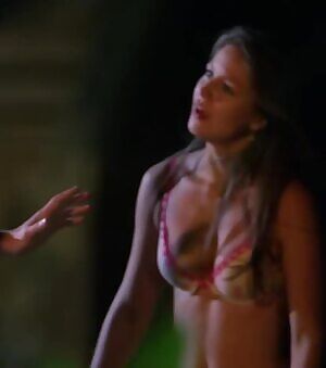 Melissa Benoist wearing a bra. She gets me so fucking hard
