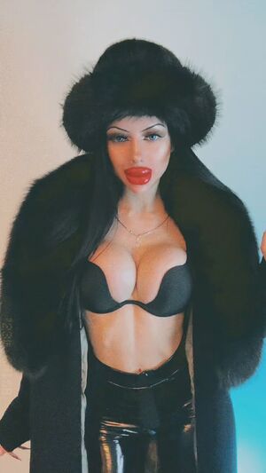 Fake Lips Big Tits Bimbo Bimbofication