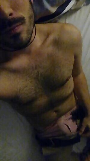 Will u take me first in your mouth or take me deep in you just after i take off my pants for you ? Envie que tu me chevauche.. de te faire jouir..