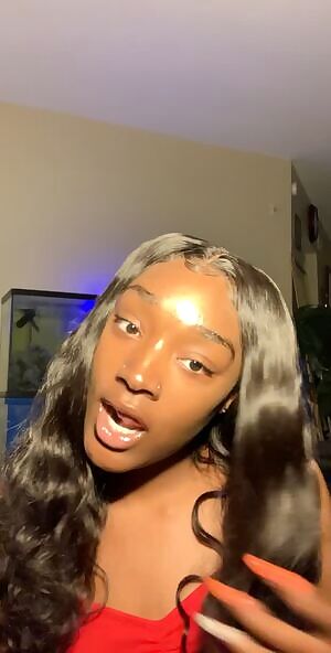 A quick lil’ strip-tease beore bed 💤🐣