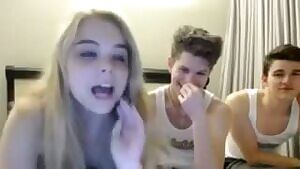 threesome babe webcam