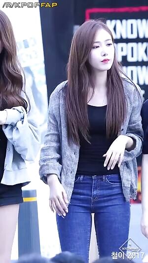 SinB - Pleasing her fans by showing her thicc thighs & camel toe to them in public