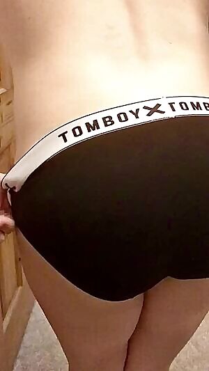 Who needs knifeplay when my GF has acrylics??? 🍑💅🏼🥵