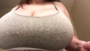 Bouncing around this morning 😘