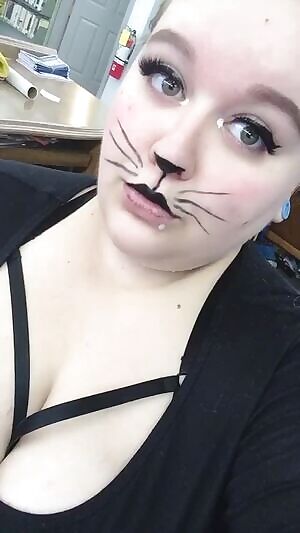 I’ll be your pretty kitty and curl up in your lap😻