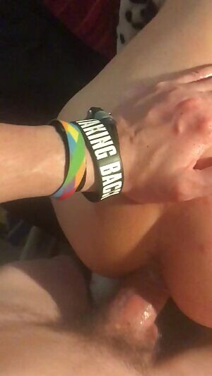 You guys loved the pics my boyfriend took of the view he has while fucking me... so here’s a little video clip from the same angle 👀