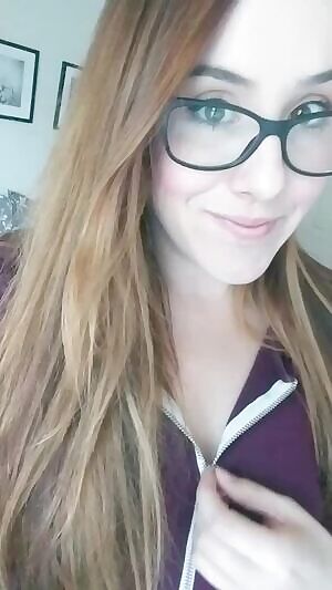 Come and get a very vocal and video heavy session with this kinky little housewife!