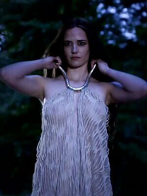 Eva Green ample bosoms