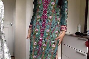 🎵you know what to do with that big, at butt 🎵