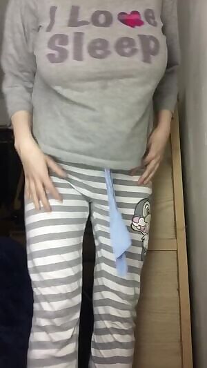 An early night, but not to slumber. What to do in bed? I wonder..😉