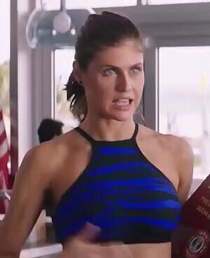 Alexandra Daddario has goddess level titties