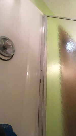 get distracted everytime i shower🙄