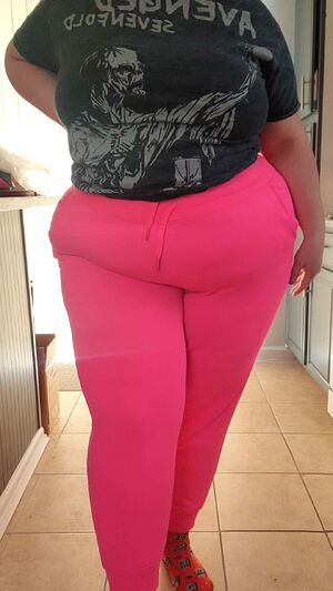 Cakegirls 🎂 AssholeBehindThong BBW Big Ass