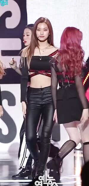 WEKI MEKI Doyeon