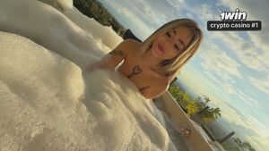 Cute-Faced Pornstars Bath Bathtub Cute Eye Contact