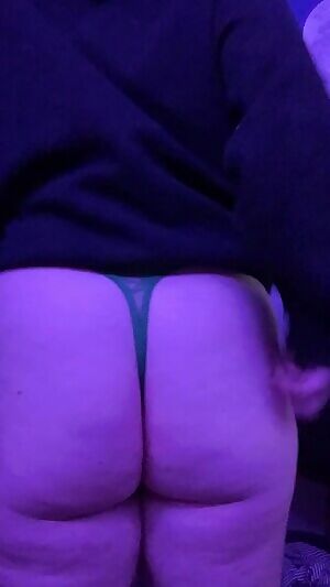 reach over for a squeeze 🍑