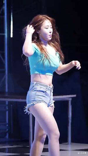 Laysha Som's massive bouncing jugs!