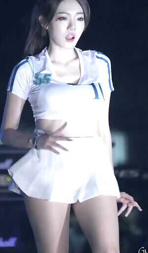 Bambino - Eunsol Lifting her Skirt