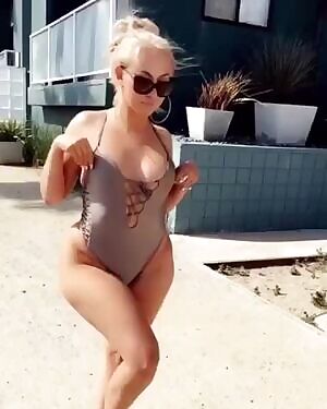 Thot on the sidewalk