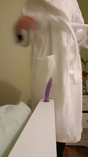 irst time dildo riding😍