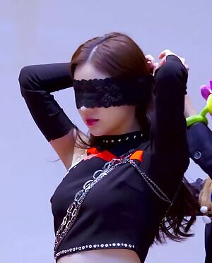 LOONA - Heejin feat. Olivia Hye & Hyunjin