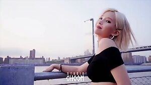 I-DLE - SOYEON - Quick tongue action