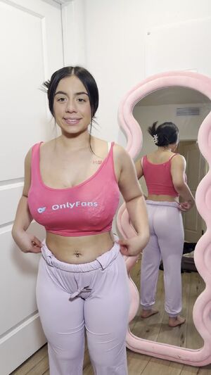 Titty Flexing 19honeysuckle 24/7 Big Tits