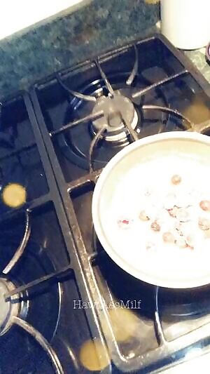 Oats, berries and pussy 😋 Who's hungry?