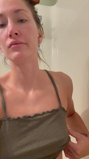 Period Play Amateur Bathroom Fetish Piss