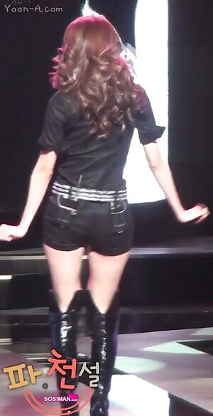 Yoona thigh jiggle