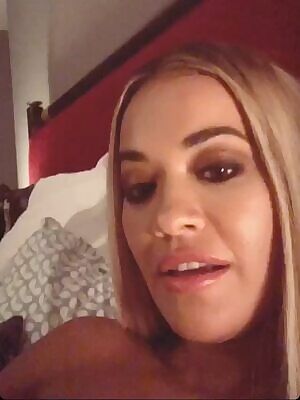 Rita Ora insta nip