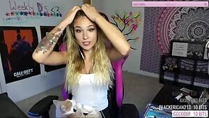 Twitch Streamer Kenzliee is making me throb