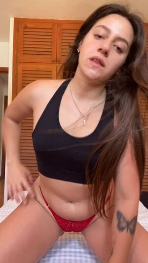 Sending nudes to every guy that leaves a comment, try me <3