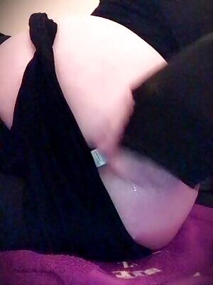 My naughty dripping hole is sweeter than candy 😤 can I be your candy ass little cumdump?