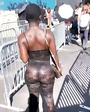 She’s a keeper 🍑👀😜