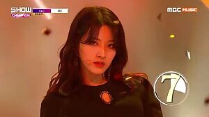 CLC - Seunghee's lip bite & tongue action