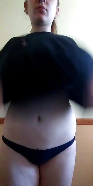 Midday titty drop do you like how they bounce?