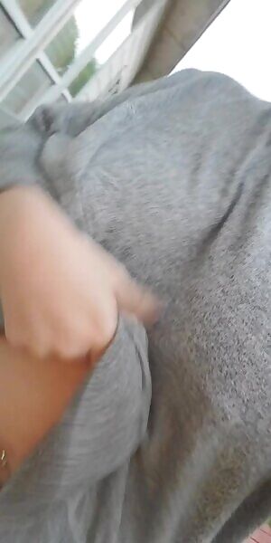 titty drop outdoors 🤫