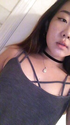 Who wants to have some fun with a cute Asian princess? 💜