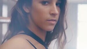 Aly Raisman basically begging you with her body