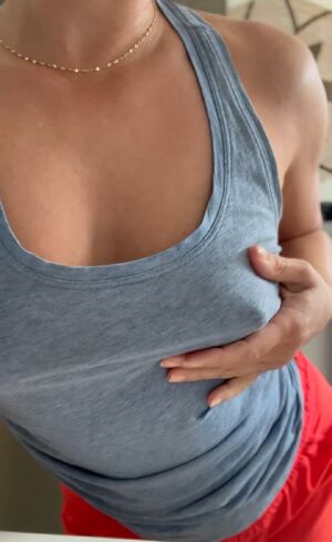Braless Lactating Milk Milking r/Hucow