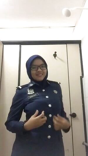 🚨 Hijabi Girl in Uniform Stripping down 🦸🏻‍♀️