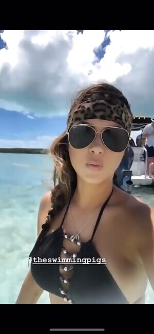 Arianny in the ocean 🌊